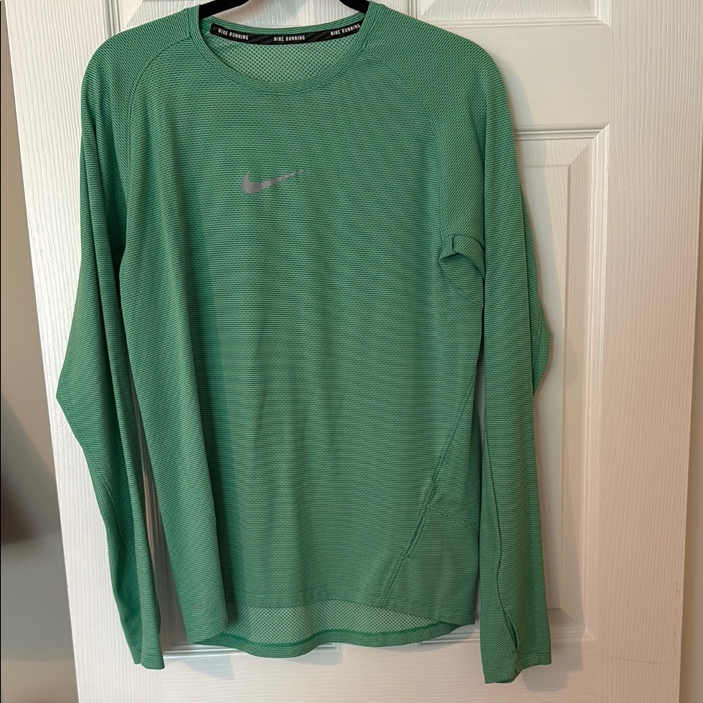 Nike Green Long Sleeve Tee Relaxed Fit